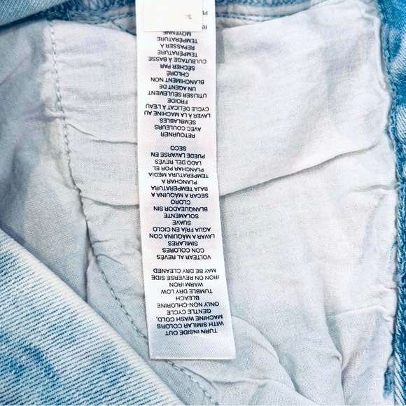 Chico’s Size 00(US 2) Perfect Stretch Girlfriend Slim Leg Light Blue Denim Capri - Picture 4 of 5